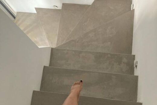 Quels sont les différentes finitions possibles pour un béton ciré ?