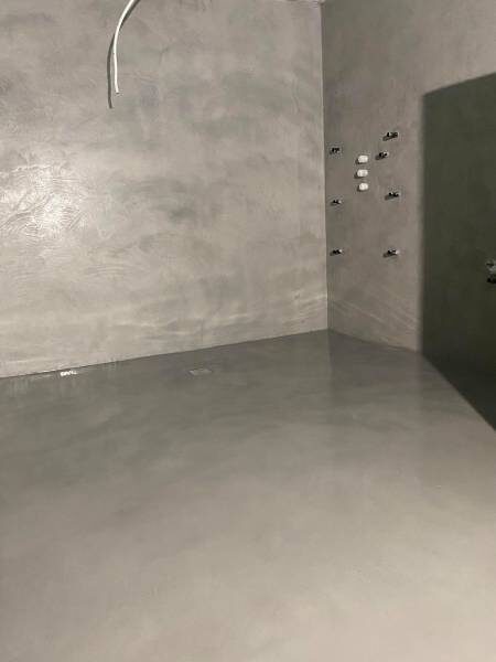 SDB&#x20;en&#x20;Beton&#x20;cir&#x00E9;&#x20;&#x00E0;&#x20;Marseille