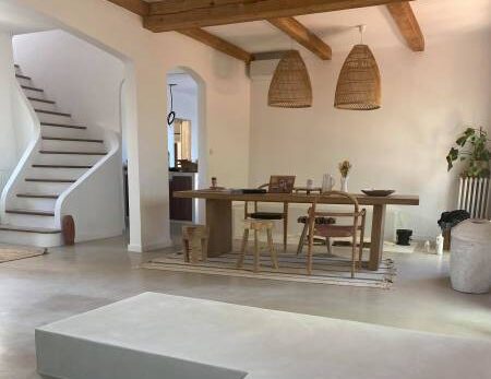 Realisation d&#8217;un canape en beton ciré a Puget sur Argens dans le var