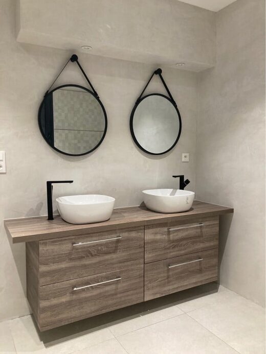 Recouvrement&#x20;d&#x2019;un&#x20;carrelage&#x20;de&#x20;salle&#x20;de&#x20;bain&#x20;avec&#x20;du&#x20;beton&#x20;cir&#x00E9;&#x20;&#x00E0;&#x20;Puget&#x20;sur&#x20;argens&#x20;84480&#x20;par&#x20;l&#x2019;atelier&#x20;de&#x20;Nao