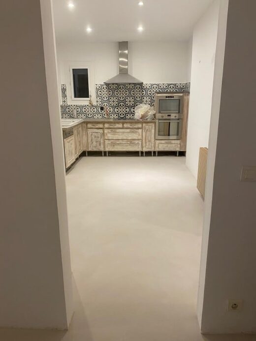 Pose&#x20;de&#x20;beton&#x20;spatul&#x00E9;&#x20;au&#x20;Lavandou