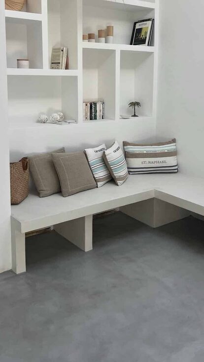 FAQ : les questions fréquentes à propos de l’Atelier de Nao, spécialiste en pose de béton ciré à Fréjus