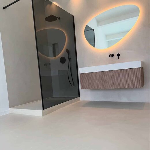 Pose de béton ciré pour cuisine et salle de bains à Fréjus et ses alentours