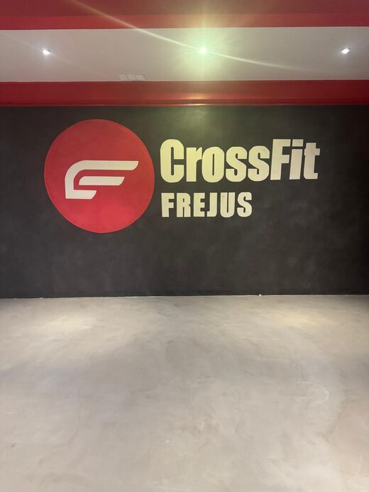 B&#x00E9;ton&#x20;cir&#x00E9;&#x20;&#x00E0;&#x20;Fr&#x00E9;jus&#x20;&#x3A;&#x20;une&#x20;salle&#x20;de&#x20;sport&#x20;&#x00E0;&#x20;l&#x2019;identit&#x00E9;&#x20;unique